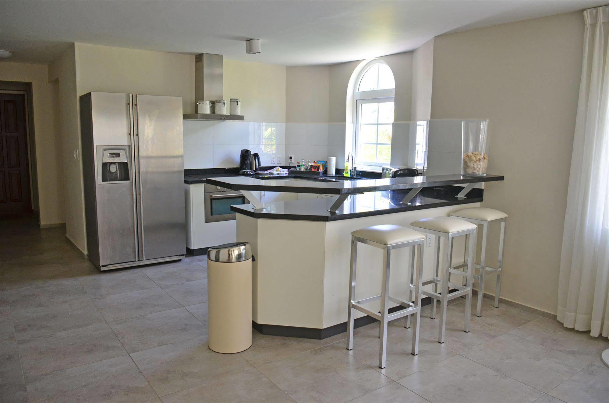 Dolphin Suites & Wellness Curacao Willemstad Extérieur photo